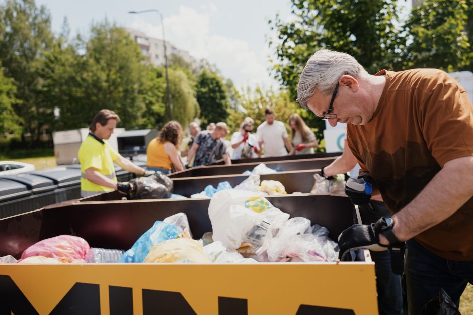 „Kauno švara“ ir „Žaliasis taškas“ tyrė kauniečių plastiko ir metalo pakuočių atliekų konteinerį