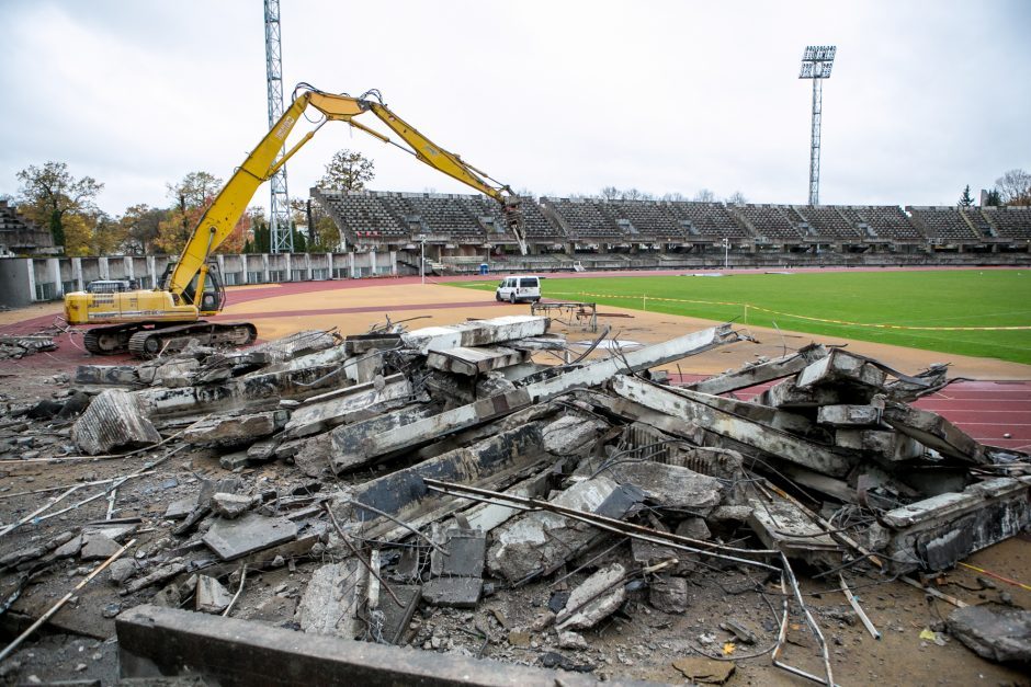 Kauno stadiono statytojai: ginčas dėl darbuotojų atvežimo nesutrukdė darbams