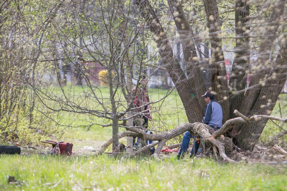 Gyventoja: prieš mūsų langus girtuokliauja, mušasi, šiukšlina, čia pat ir tuštinasi