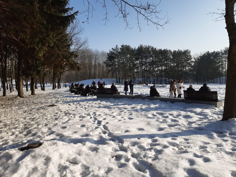 Saulėtos dienos išginė kauniečius į parkus (fotoreportažas)