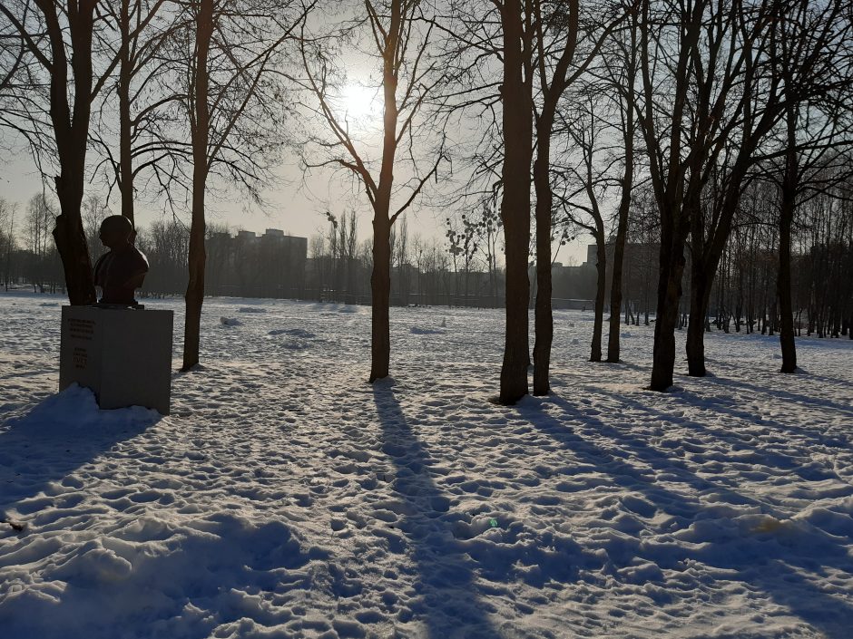 Saulėtos dienos išginė kauniečius į parkus (fotoreportažas)