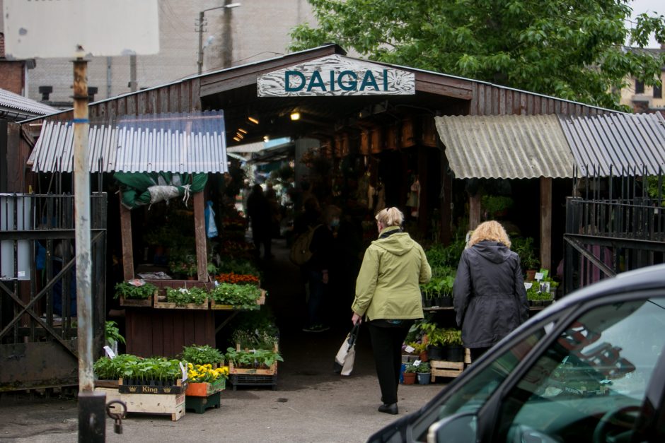 Daigų prekeivis – neviltyje: turgus veikia, bet po žinios apie jo remontą nebeliko pirkėjų