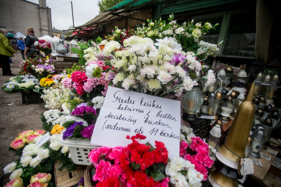 Daigų prekeivis – neviltyje: turgus veikia, bet po žinios apie jo remontą nebeliko pirkėjų