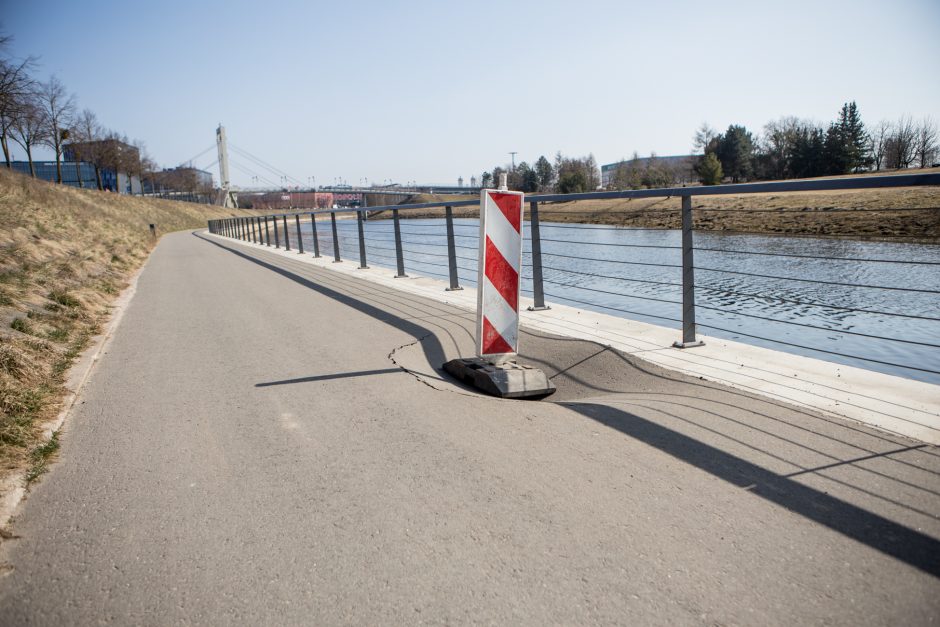 Neseniai suremontuotą Nemuno krantinę vėl reikia tvarkyti – šįkart dėl įgriuvos