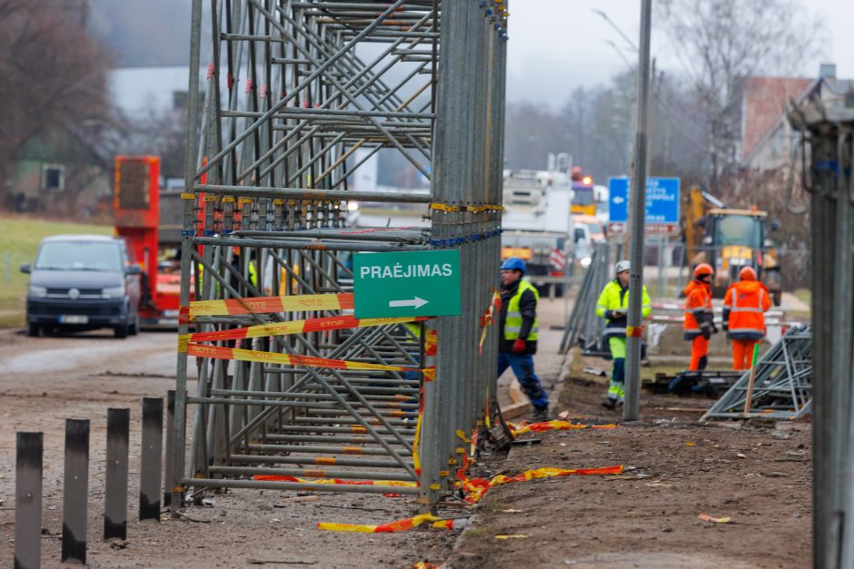 Kleboniškio tilto griūtis: baiminamasi, kad gali dar lūžti, koreguojamos eismo schemos