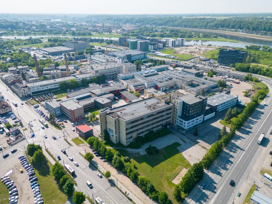 Aliarmas Raudondvario plente: pavojingomis cheminėmis medžiagomis apsinuodijo ugniagesys