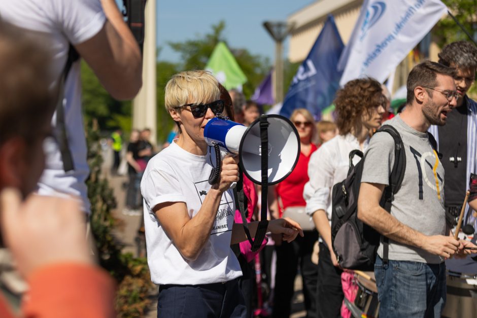 Profsąjungų atstovai surengė eitynes ir mitingą: „Atriškit rankas ginti savo teises“