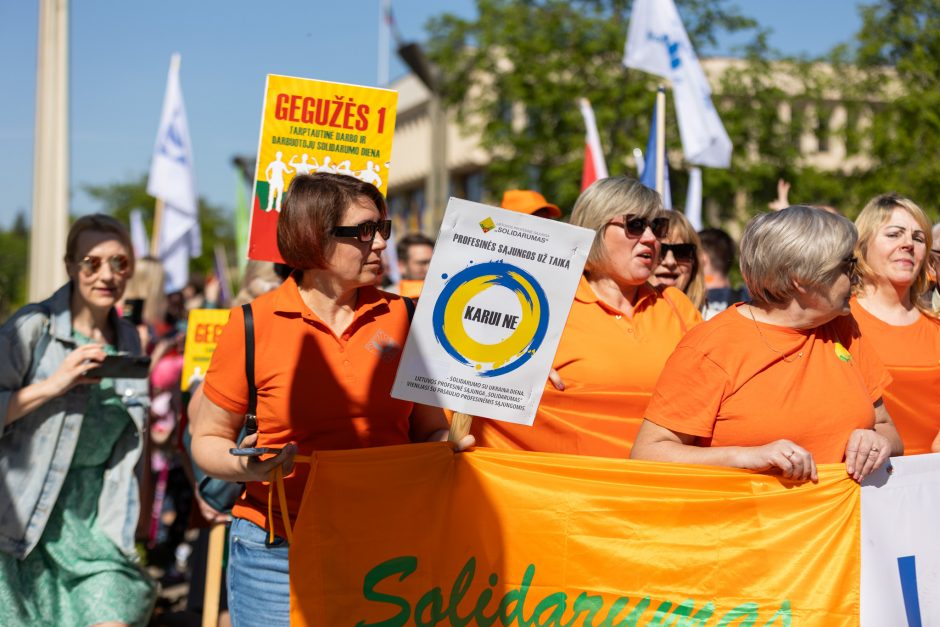 Profsąjungų atstovai surengė eitynes ir mitingą: „Atriškit rankas ginti savo teises“