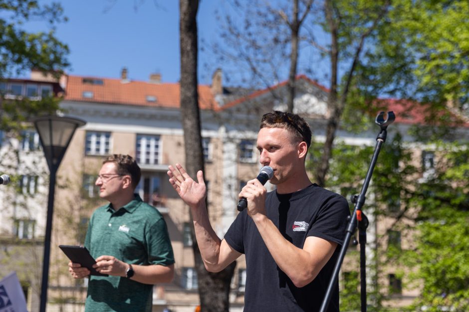 Profsąjungų atstovai surengė eitynes ir mitingą: „Atriškit rankas ginti savo teises“