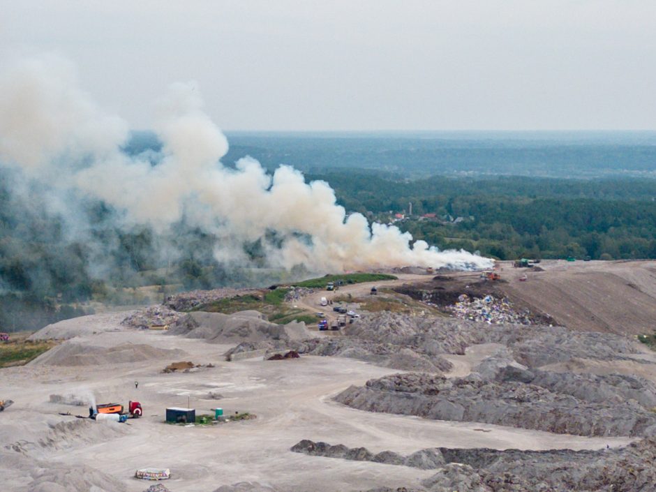 Naujos detalės apie Lapių sąvartyne kilusį gaisrą: atsakinga įmonė jau bausta