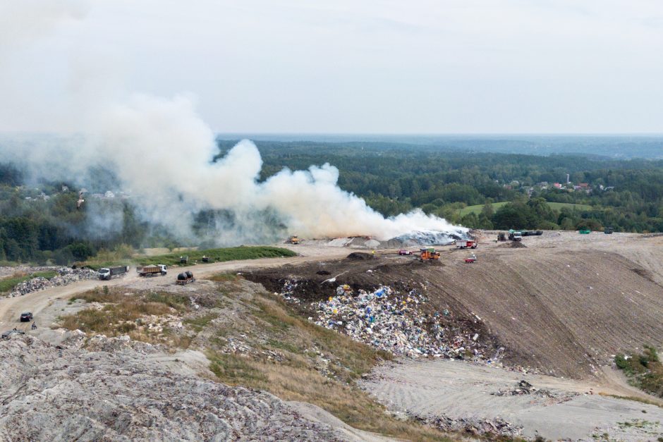 Naujos detalės apie Lapių sąvartyne kilusį gaisrą: atsakinga įmonė jau bausta