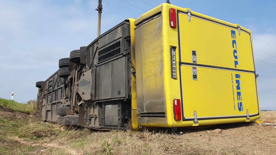 Po autobuso avarijos Šakių rajone – įtarimai vairuotojui