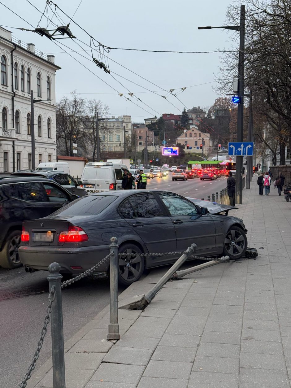 Masinė avarija Birštono gatvėje visiškai paralyžiavo eismą