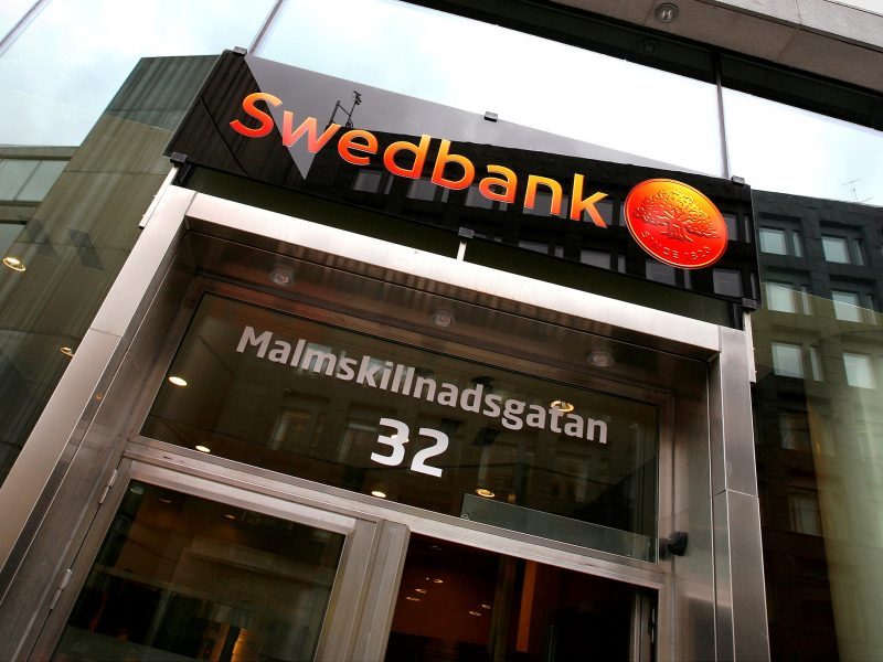 Estijos „Swedbank“: mūsų lizinguojami automobiliai neįleidžiami į Rusiją