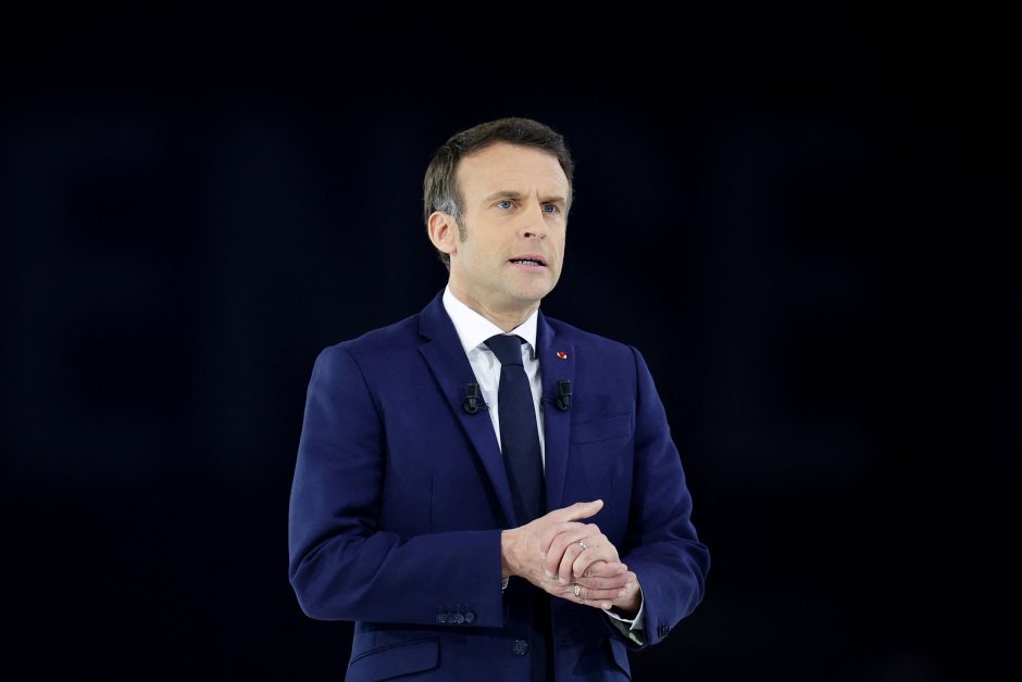 E. Macronas: Rusija privalo atsakyti už nusikaltimus Ukrainoje