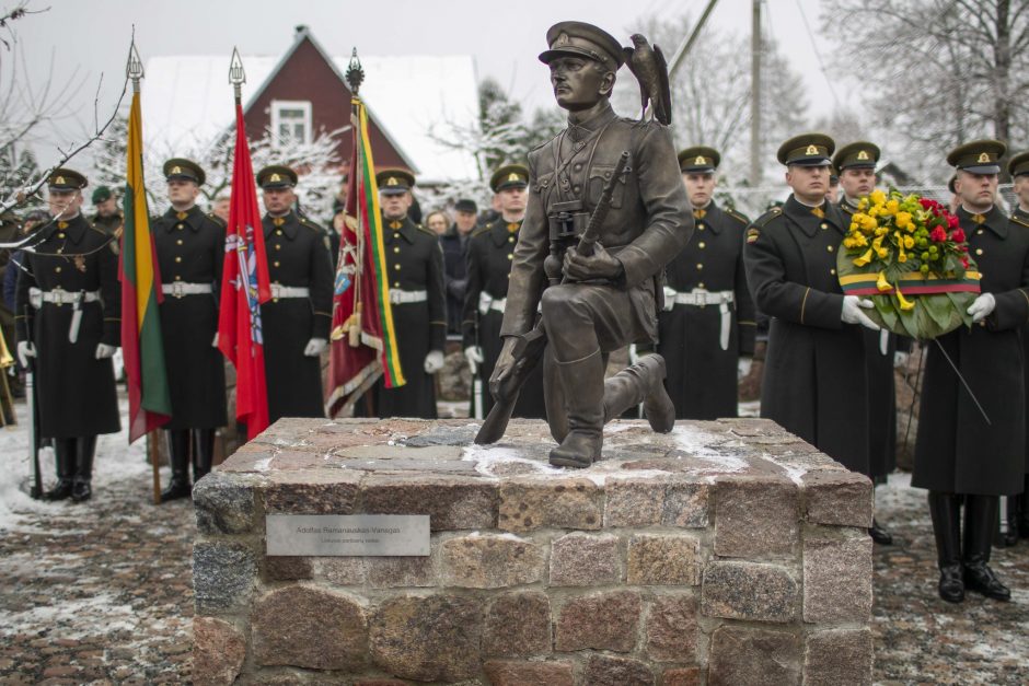 Merkinėje atidengta Lietuvos partizanų vado Adolfo Ramanausko-Vanago skulptūra