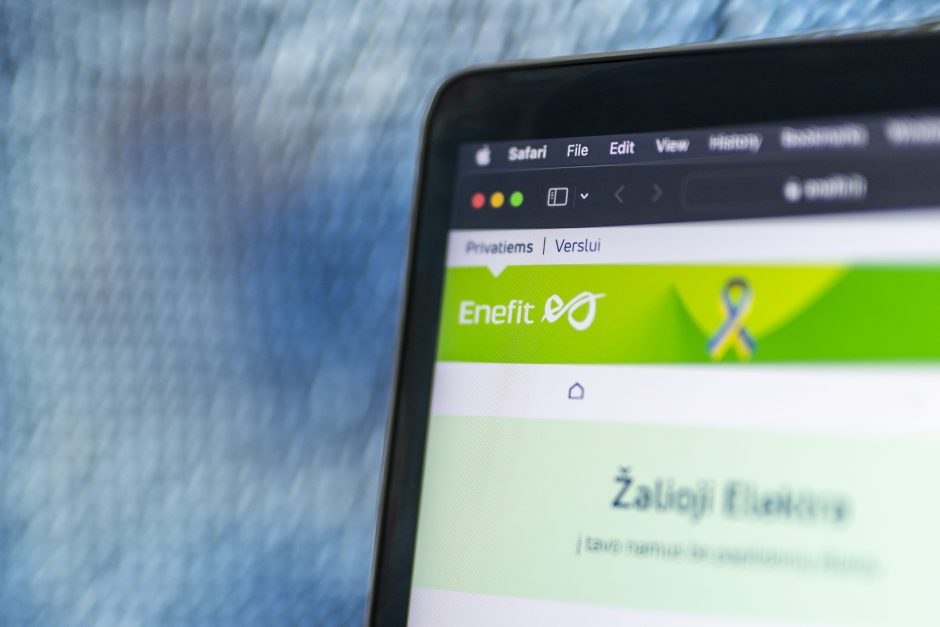 „Enefit“ statomame vėjo elektrinių parke Akmenės rajone nuvirto vienas iš bokštų