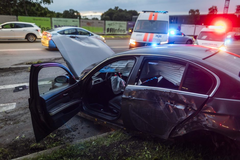 Didelė avarija prie Kauno: nukentėjo du žmonės, vienas vairuotojas – girtas