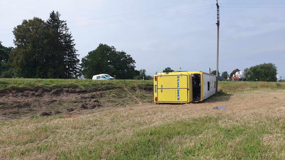 Po autobuso avarijos Šakių rajone – įtarimai vairuotojui