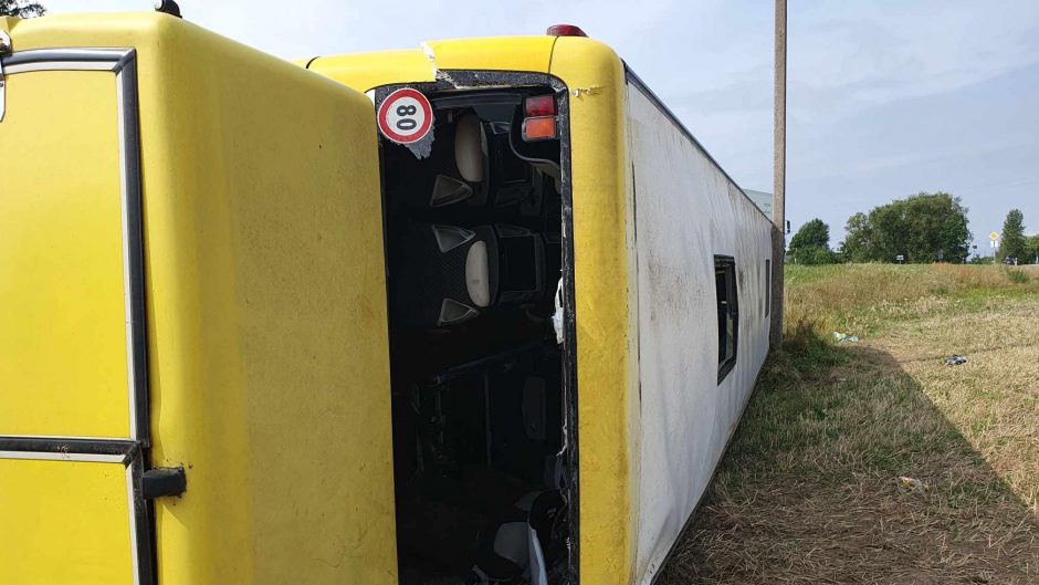 Po autobuso avarijos Šakių rajone – įtarimai vairuotojui