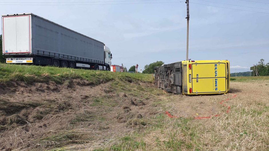 Po autobuso avarijos Šakių rajone – įtarimai vairuotojui