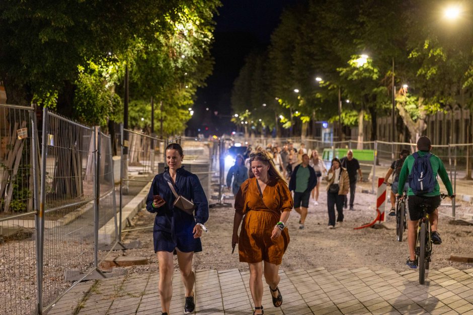 Po E. Sheerano koncerto minia žmonių užgulė miesto centrą