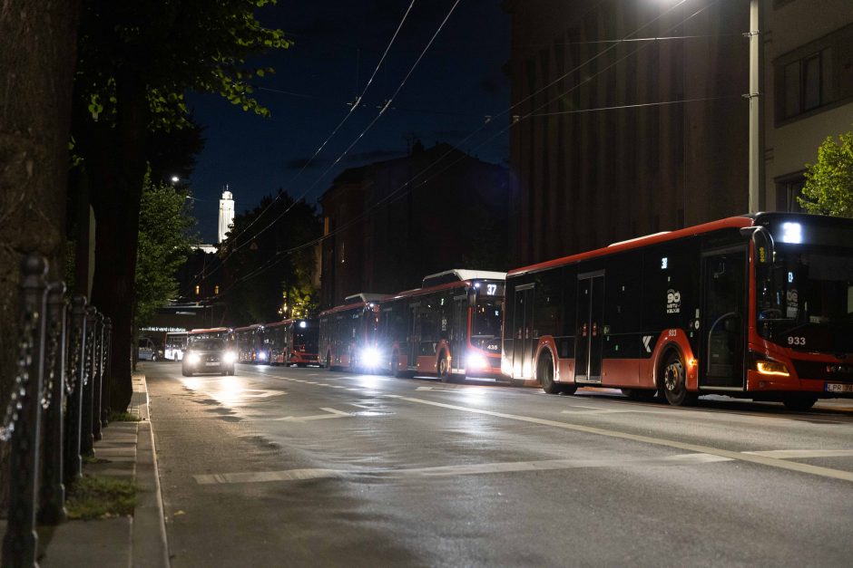 Po E. Sheerano koncerto minia žmonių užgulė miesto centrą