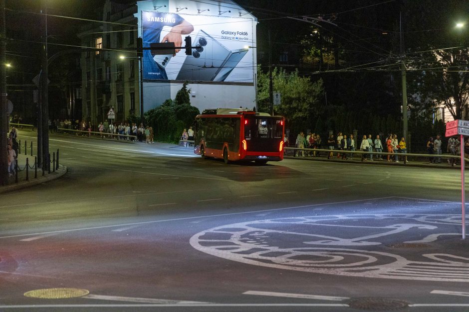 Po E. Sheerano koncerto minia žmonių užgulė miesto centrą