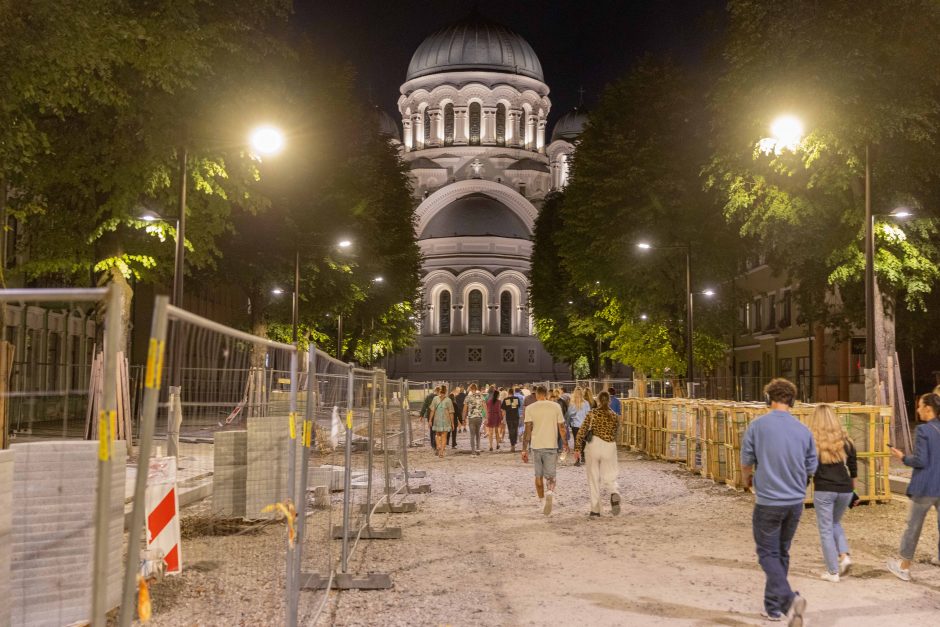 Po E. Sheerano koncerto minia žmonių užgulė miesto centrą