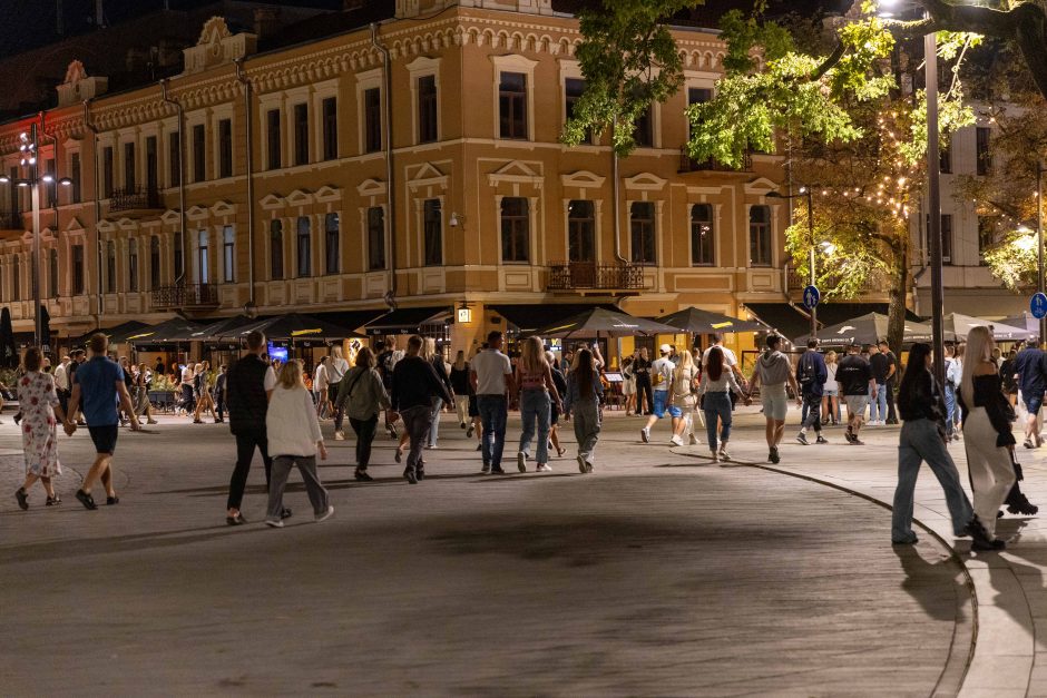 Po E. Sheerano koncerto minia žmonių užgulė miesto centrą