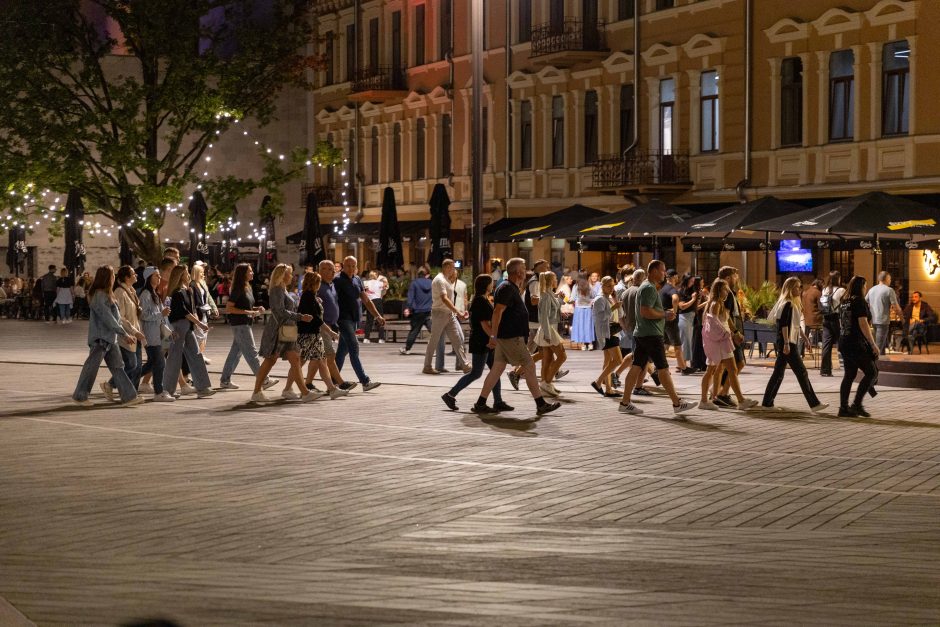 Po E. Sheerano koncerto minia žmonių užgulė miesto centrą