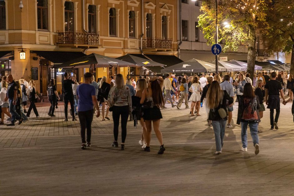 Po E. Sheerano koncerto minia žmonių užgulė miesto centrą