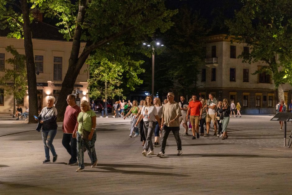 Po E. Sheerano koncerto minia žmonių užgulė miesto centrą