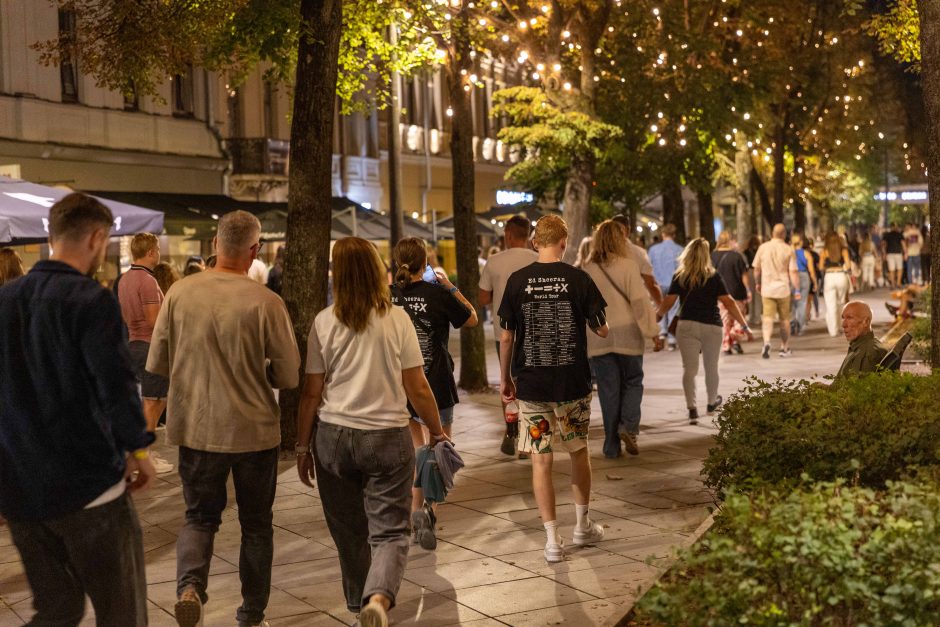 Po E. Sheerano koncerto minia žmonių užgulė miesto centrą