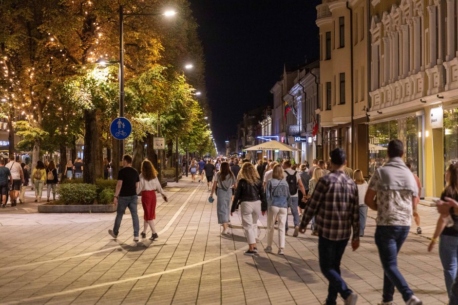 Po E. Sheerano koncerto minia žmonių užgulė miesto centrą