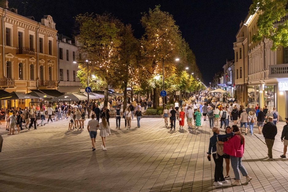 Po E. Sheerano koncerto minia žmonių užgulė miesto centrą