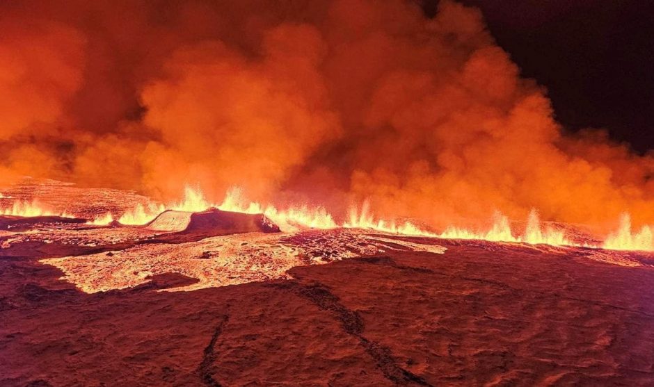 Užfiksuotas ugnikalnio užkurtas pragaras Islandijoje: lava ryja namus