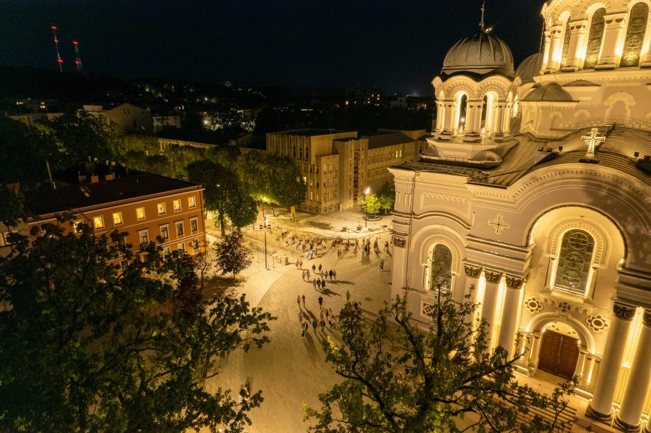 Po E. Sheerano koncerto minia žmonių užgulė miesto centrą