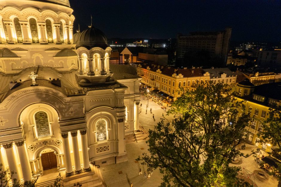 Po E. Sheerano koncerto minia žmonių užgulė miesto centrą