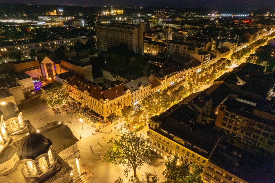 Po E. Sheerano koncerto minia žmonių užgulė miesto centrą