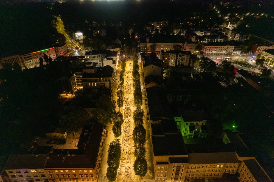 Po E. Sheerano koncerto minia žmonių užgulė miesto centrą