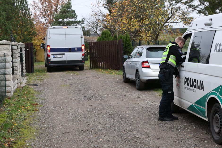 Sumaištis Amaliuose: pareigūnams iš panosės pabėgo nauju nusikaltimu įtariamas kalinys