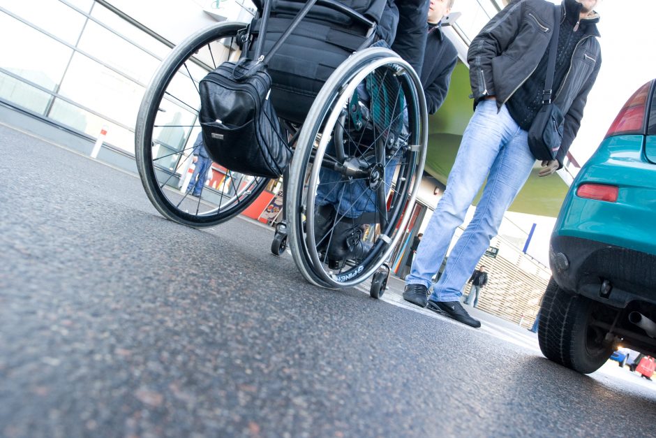 Vyriausybė gerins neįgaliųjų integraciją: numatoma asistento paslauga