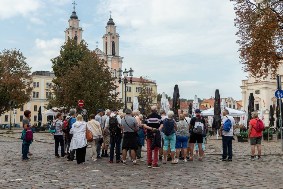 Rotušės aikštėje klumpa turistai: ką daryti?