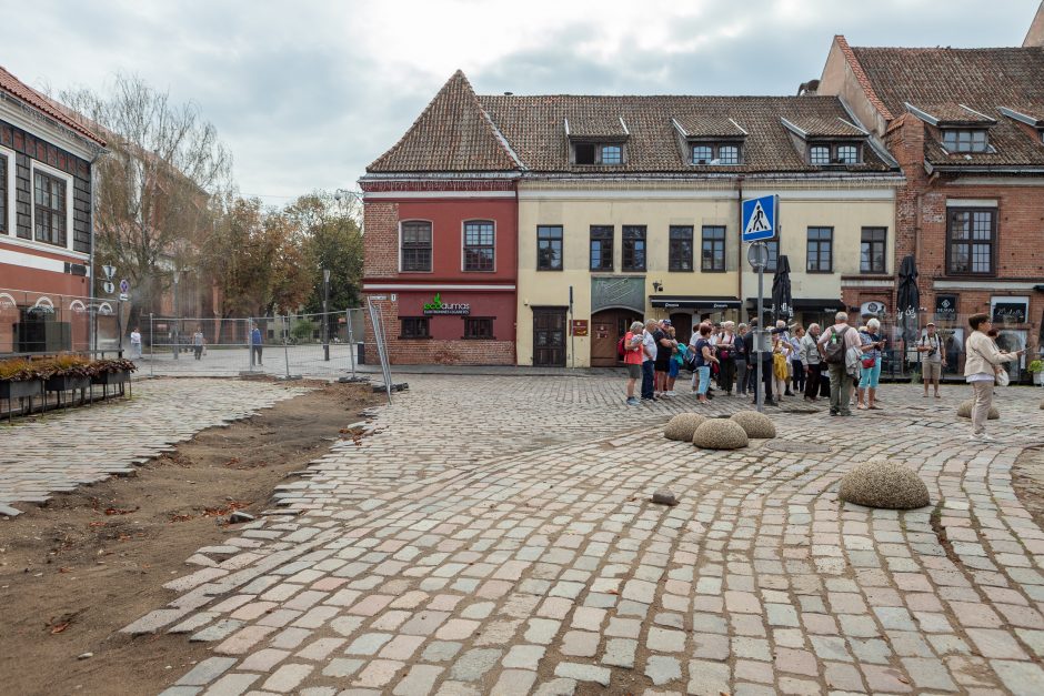 Rotušės aikštėje klumpa turistai: ką daryti?