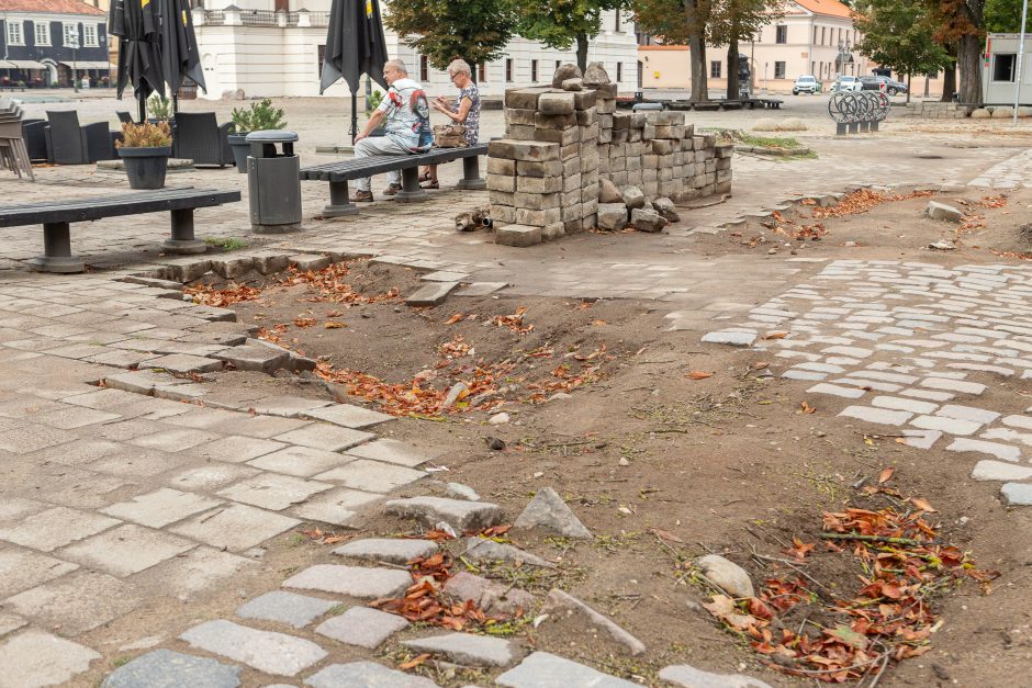 Rotušės aikštėje klumpa turistai: ką daryti?