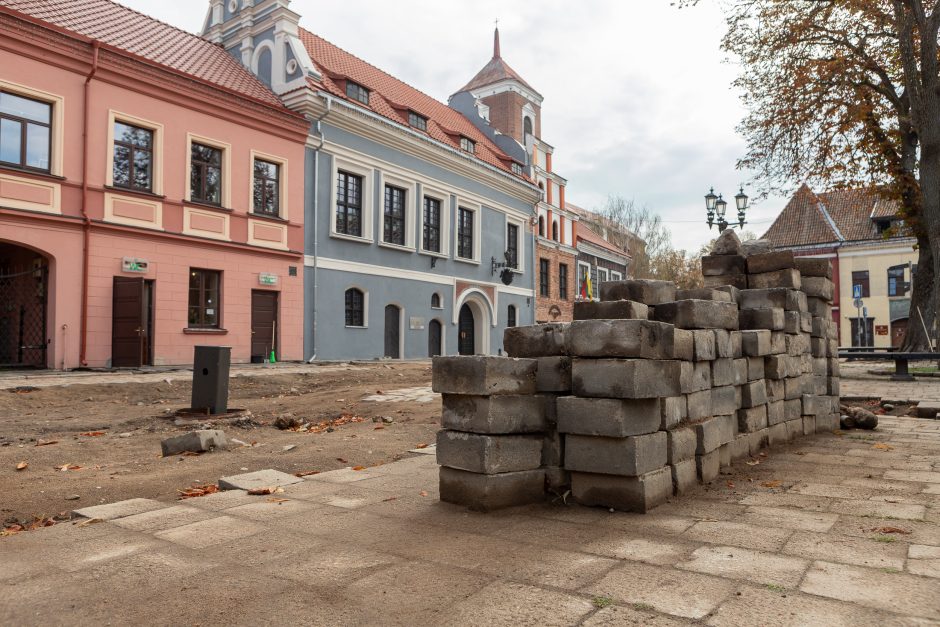 Rotušės aikštėje klumpa turistai: ką daryti?