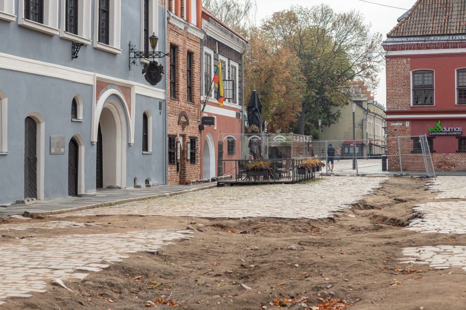 Rotušės aikštėje klumpa turistai: ką daryti?