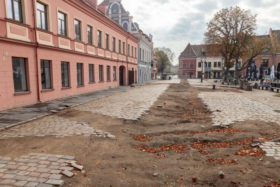 Rotušės aikštėje klumpa turistai: ką daryti?