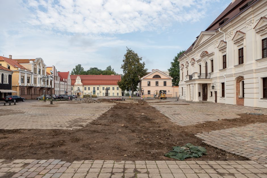 Rotušės aikštėje klumpa turistai: ką daryti?